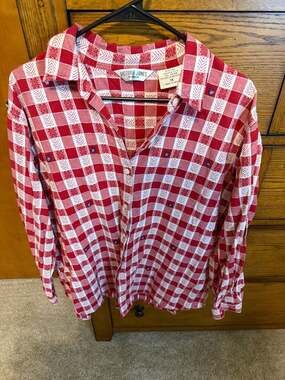 Victoria Jones Woman 1X Red and White Gingham Plaid Button Down Shirt